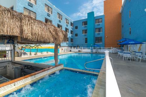 Oceanic Hotel & Barefoot Tiki Bar