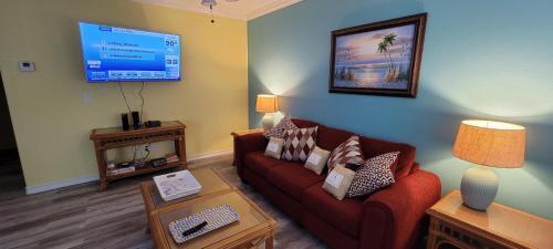 Brand New Inside With Fun Pool - San Francisco Unit 6 Home