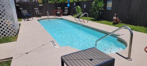 Beach Vibes - Pool In Back - Padre Paradise Unit 4