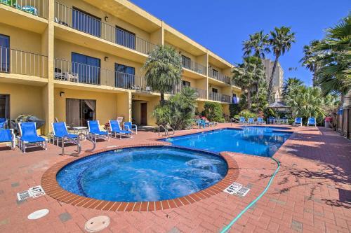 Apartamento Sunny Pool-view Condo On South Padre Island!
