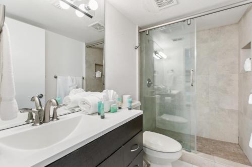 Ground Level Pet-friendly Condo Seconds From Beach