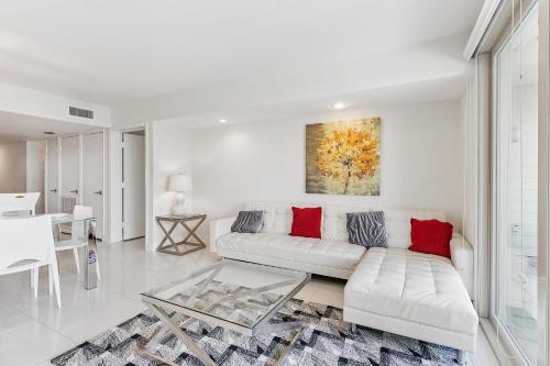 Ground Level Pet-friendly Condo Seconds From Beach