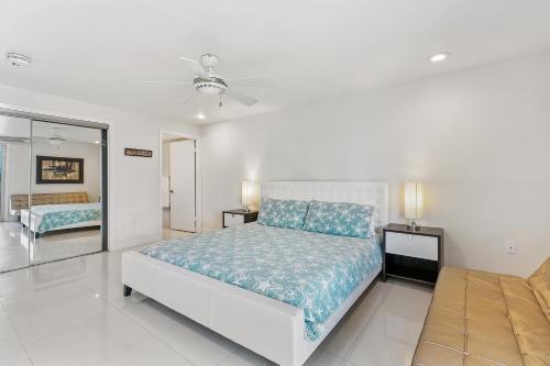 Ground Level Pet-friendly Condo Seconds From Beach