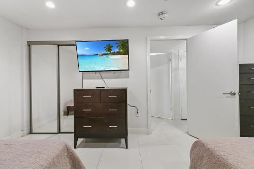 Ground Level Pet-friendly Condo Seconds From Beach