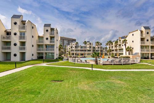 Ground Level Pet-friendly Condo Seconds From Beach