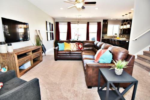 Pet Friendly, Flexible 96 Hour Cancellation, Free Bikes, Poolside Home - Entrada 425