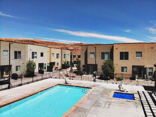 Pet Friendly, Flexible 96 Hour Cancellation, Stylish Interior, Free Bikes, Poolside - Entrada 635