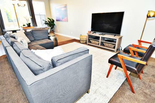 Pet Friendly, Flexible 96 Hour Cancellation, Stylish Interior, Free Bikes, Poolside - Entrada 635