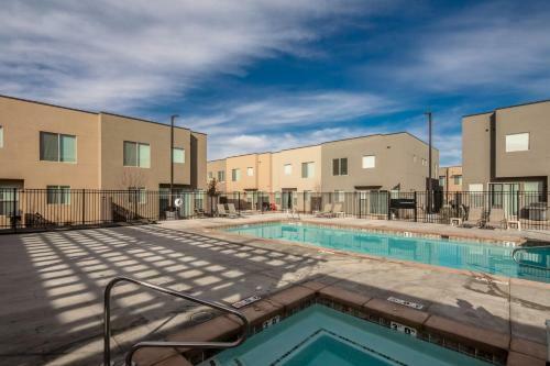 Pet Friendly, Flexible 96 Hour Cancellation, Stylish Interior, Free Bikes, Poolside - Entrada 635