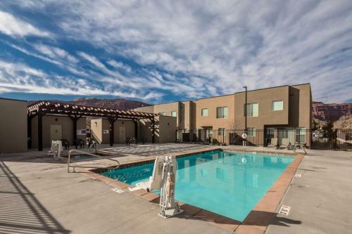 Pet Friendly, Flexible 96 Hour Cancellation, Stylish Interior, Free Bikes, Poolside - Entrada 635