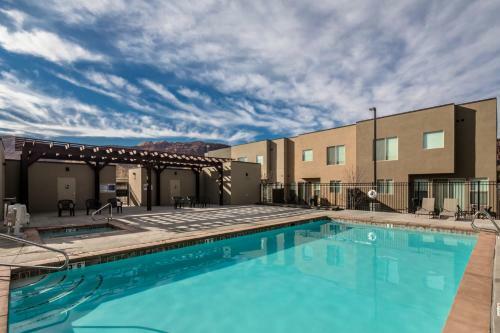 Pet Friendly, Flexible 96 Hour Cancellation, Stylish Interior, Free Bikes, Poolside - Entrada 635
