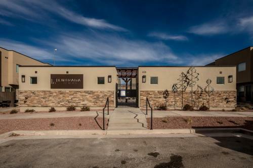 Pet Friendly, Flexible 96 Hour Cancellation, Stylish Interior, Free Bikes, Poolside - Entrada 635