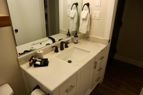 Apartamento Mid-century Gem W/king