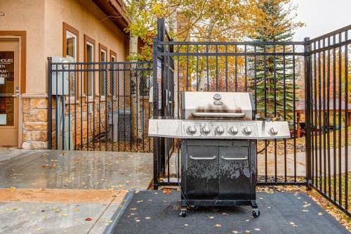 Cozy Crestview Condo