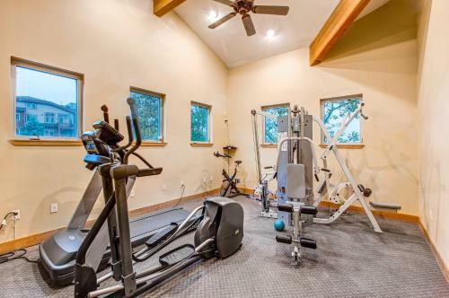 Cozy Crestview Condo
