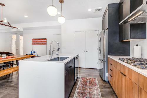 Dynamic Yarrow Lane Home
