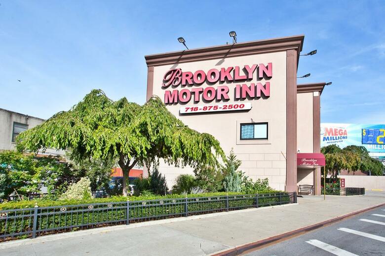 Hotel Brooklyn Motor Inn