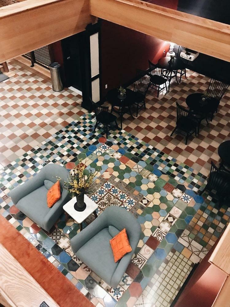 Henry Norman Hotel