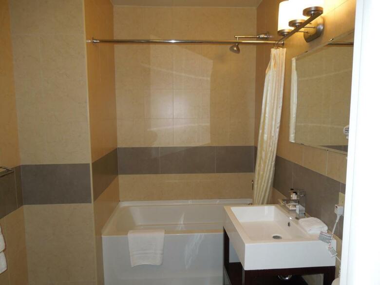 Pointe Plaza Hotel