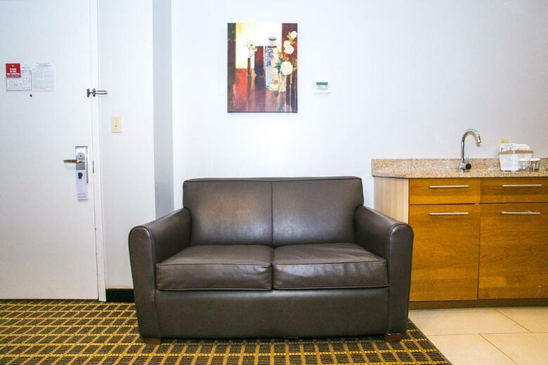 Pointe Plaza Hotel