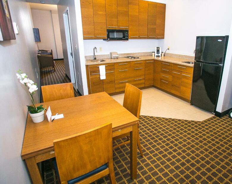 Pointe Plaza Hotel