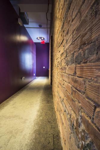 B Hotel & Hostel