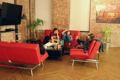 B Hotel & Hostel