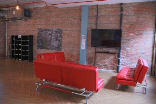 B Hotel & Hostel