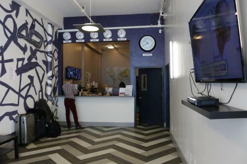 B Hotel & Hostel