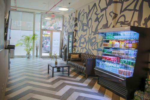 B Hotel & Hostel