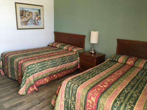 Skylark Resort Motel