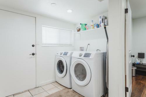 Apartamento Blue Spruce On Main - Convenient Location - 4bd Remodeled
