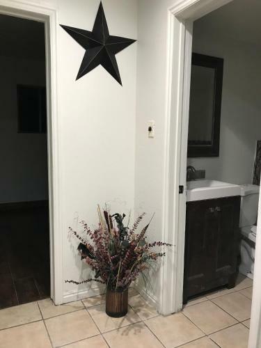 Apartamento Blue Spruce On Main - Convenient Location - 4bd Remodeled