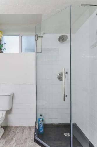 Apartamento Blue Spruce On Main - Convenient Location - 4bd Remodeled