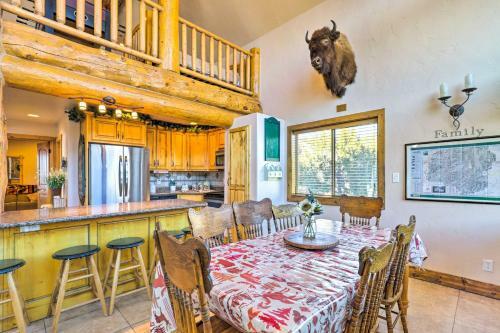 Rustic Sterling Cabin Walk To Palisade Lake!