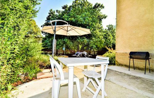 Awesome Home In Meynes With Wifi And 2 Bedrooms