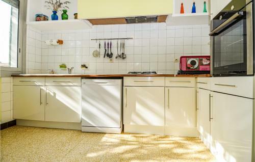Awesome Home In Meynes With Wifi And 2 Bedrooms
