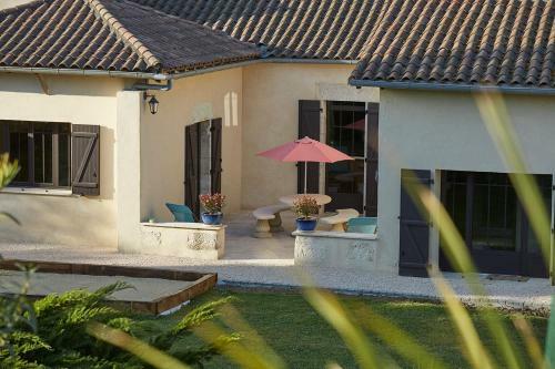 Manor House La Tour D'arm�ne