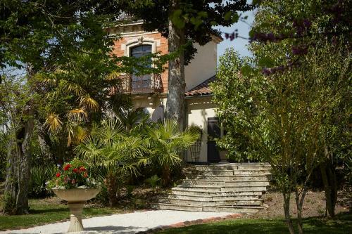 Manor House La Tour D'arm�ne