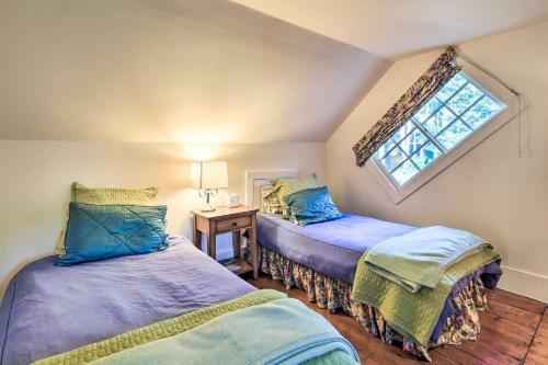 Lovely Brookfield Home With Private Deck And Views