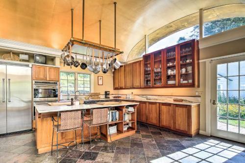 Lovely Brookfield Home With Private Deck And Views