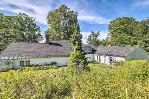 Lovely Brookfield Home With Private Deck And Views