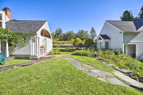 Lovely Brookfield Home With Private Deck And Views