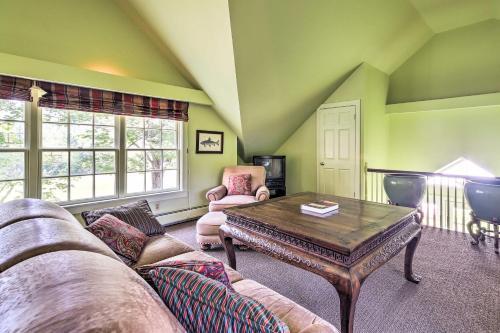 Lovely Brookfield Home With Private Deck And Views