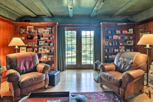 Lovely Brookfield Home With Private Deck And Views