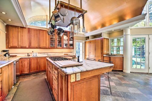 Lovely Brookfield Home With Private Deck And Views