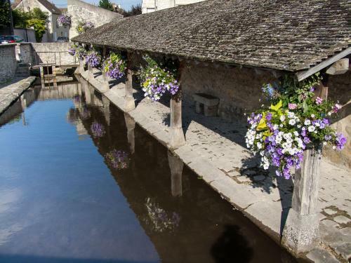 Hostal Millygite Chalet-on-wheels By The River