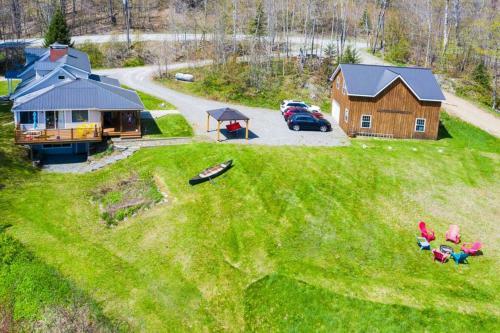 Stunning Lake Front! Modern+chic+cosy Pet Friendly