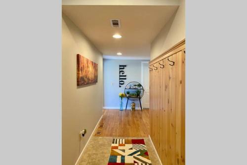 Stunning Lake Front! Modern+chic+cosy Pet Friendly