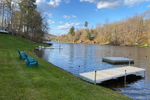 Stunning Lake Front! Modern+chic+cosy Pet Friendly